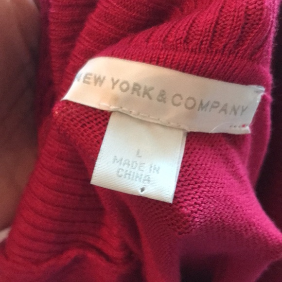 Cold shoulder turtleneck New York and co - Picture 3 of 3